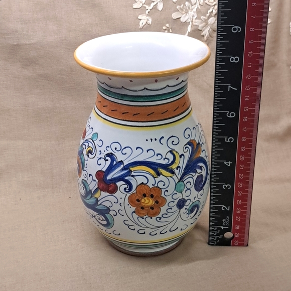Deruta Handmade Vase - Picture 4 of 6